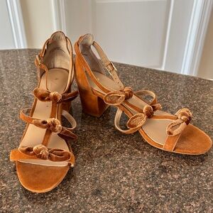 Anthropologie Ladies T Strap Golden Brown Velvet Bows Heels-6.5